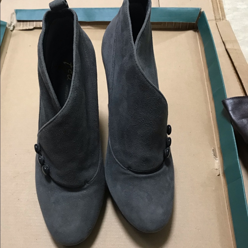 High heeled bootie
